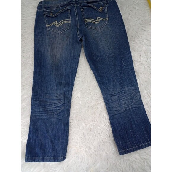 Womens Almost Famous Low Rise Distressed Capri Jeans Size 7 Medium Wash - Picture 11 of 12
